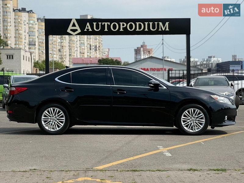 Седан Lexus ES 2014 в Киеве