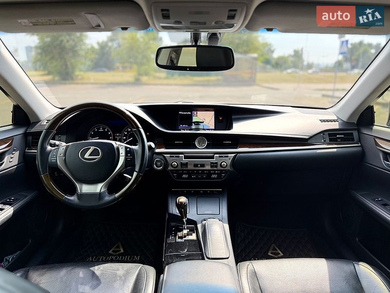 Седан Lexus ES 2014 в Киеве