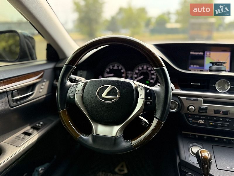 Седан Lexus ES 2014 в Киеве