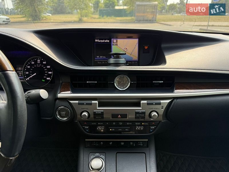 Седан Lexus ES 2014 в Киеве