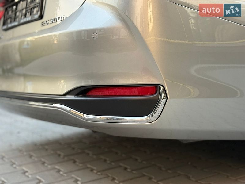 Седан Lexus ES 2023 в Виннице