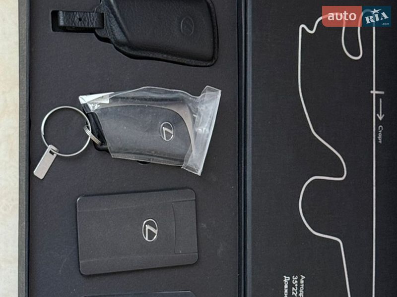 Седан Lexus ES 2023 в Виннице