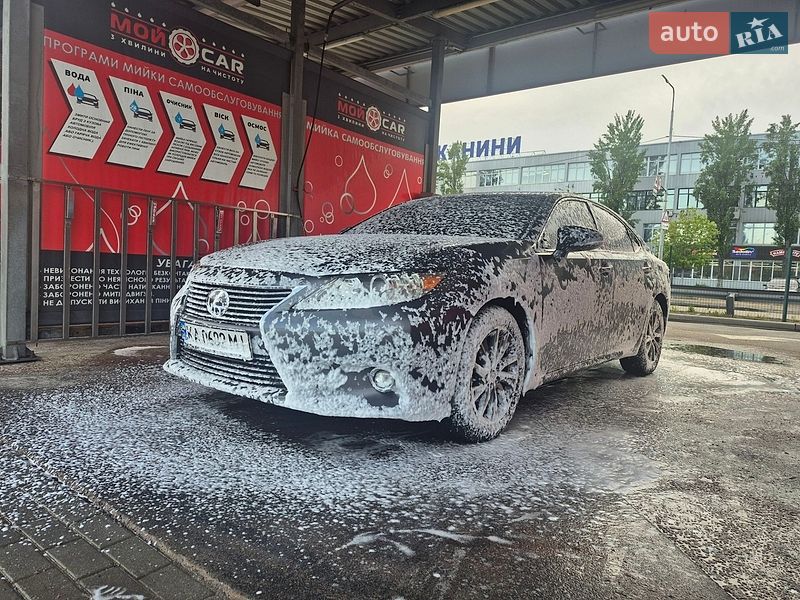 Седан Lexus ES 2014 в Києві