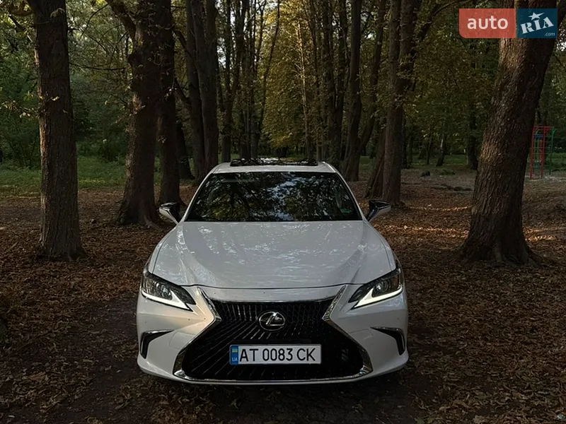 Lexus ES