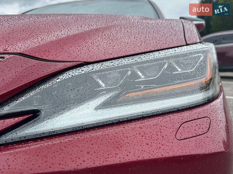 Lexus ES 2019
