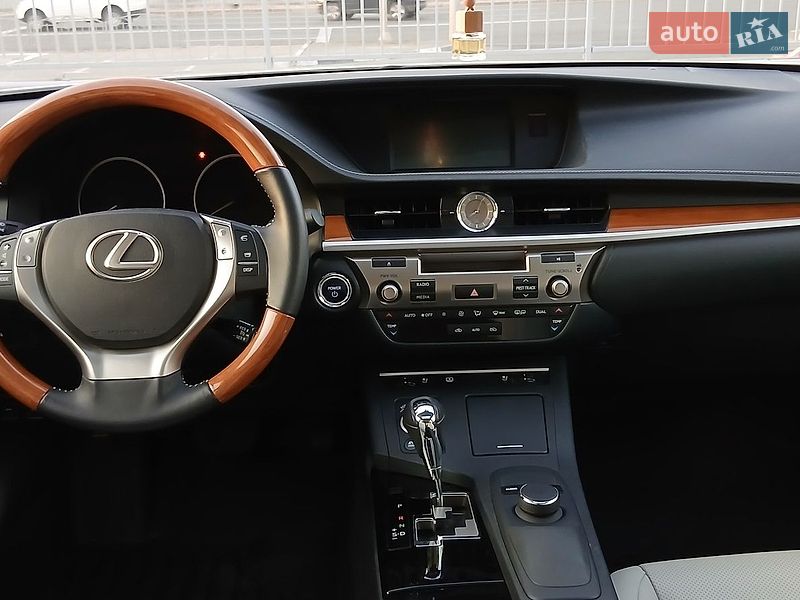 Седан Lexus ES 2013 в Харькове