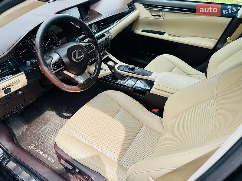 Седан Lexus ES 2016 в Белогородке