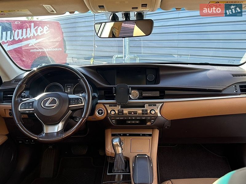 Седан Lexus ES 2016 в Черноморске