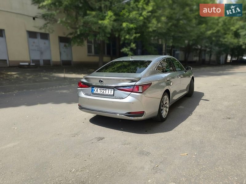 Седан Lexus ES 2023 в Києві