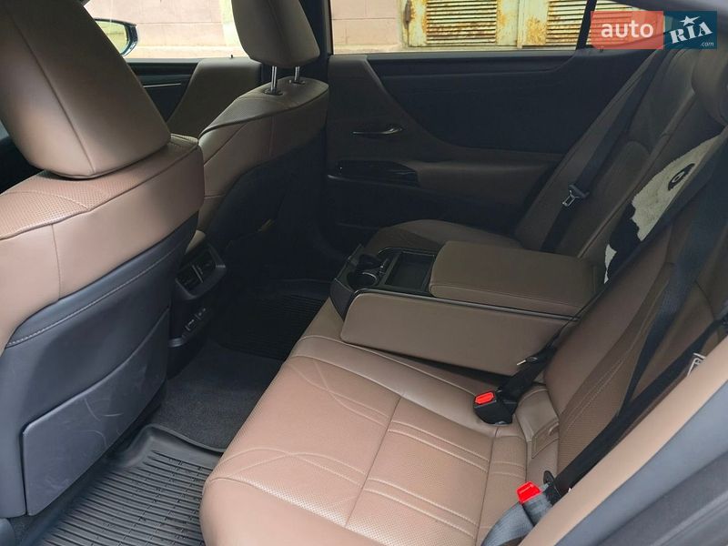 Седан Lexus ES 2023 в Києві