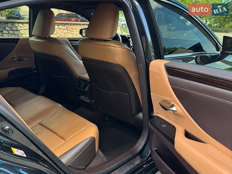 Седан Lexus ES 2019 в Києві