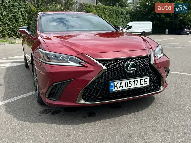 Lexus ES 2019