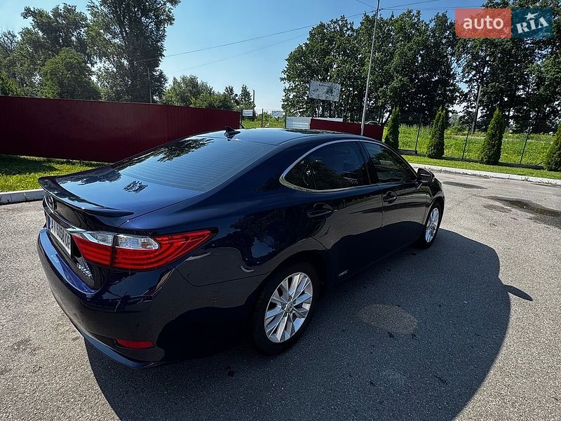 Седан Lexus ES 2014 в Києві