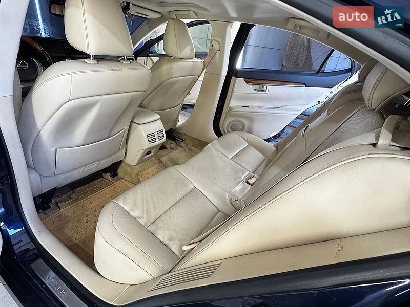 Седан Lexus ES 2014 в Києві