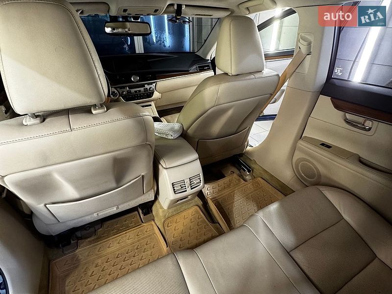 Седан Lexus ES 2014 в Києві