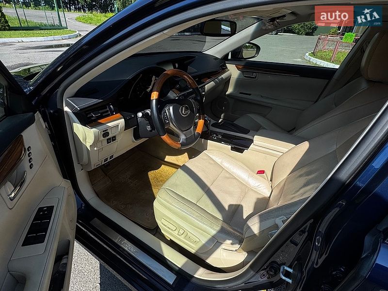 Седан Lexus ES 2014 в Києві