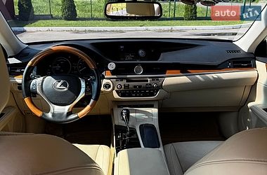 Седан Lexus ES 2014 в Києві