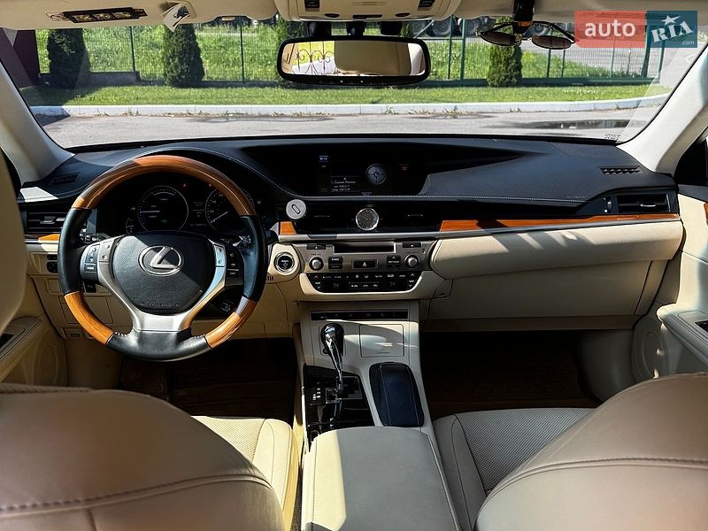 Седан Lexus ES 2014 в Києві