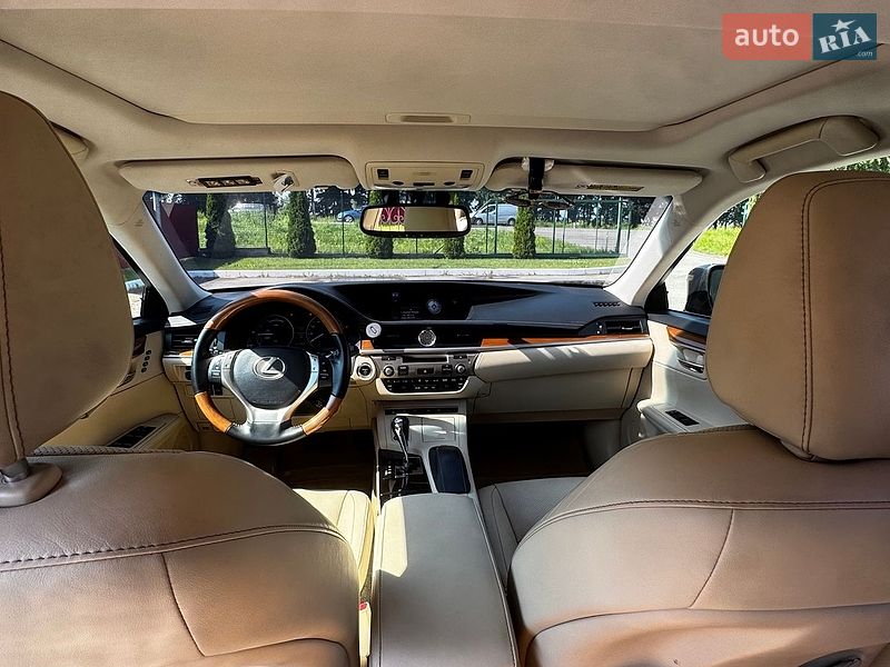 Седан Lexus ES 2014 в Києві
