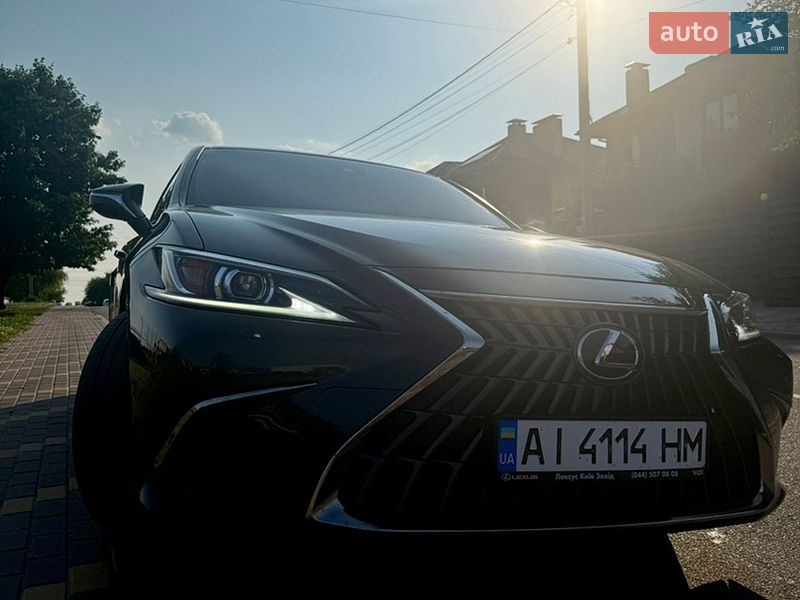 Седан Lexus ES 2023 в Києві