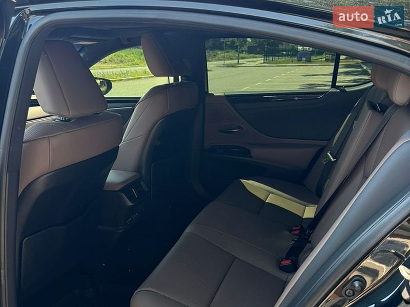 Седан Lexus ES 2023 в Києві
