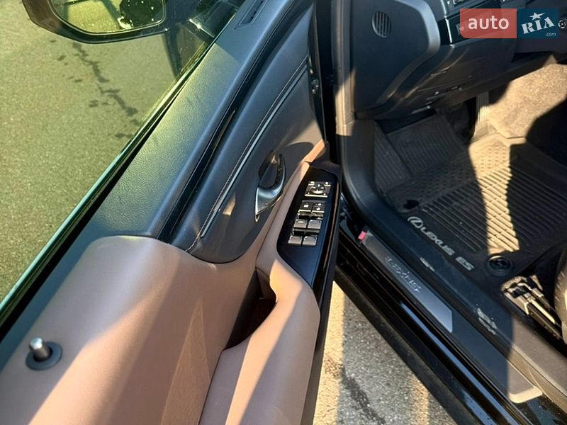 Седан Lexus ES 2023 в Києві