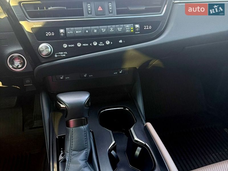 Седан Lexus ES 2023 в Києві