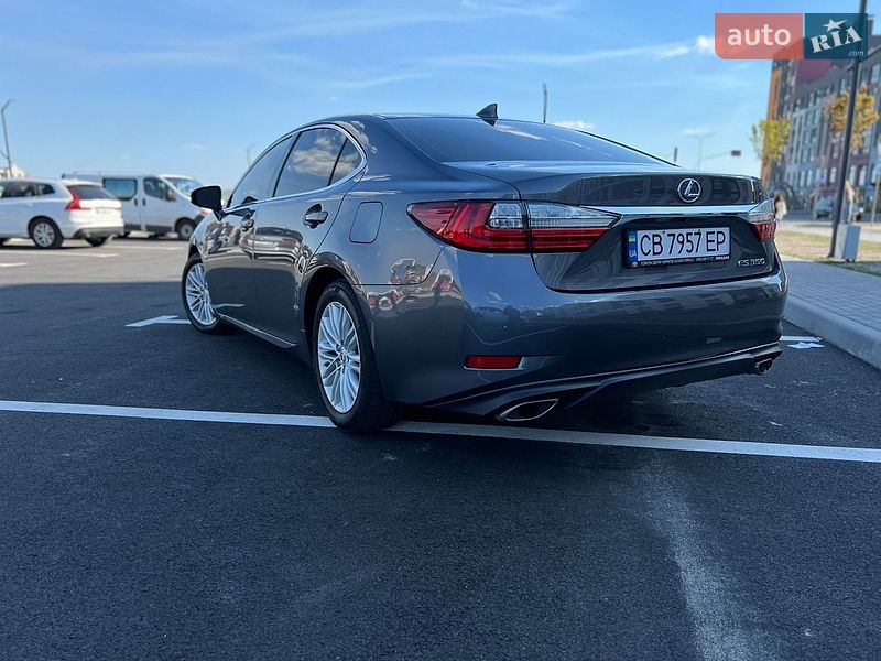 Седан Lexus ES 2016 в Рівному