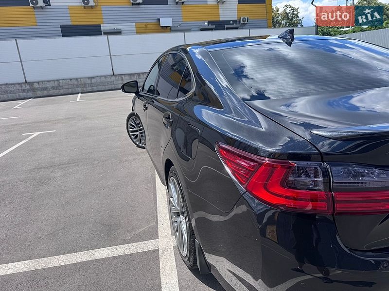 Седан Lexus ES 2015 в Киеве