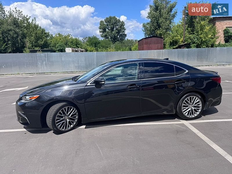 Седан Lexus ES 2015 в Киеве