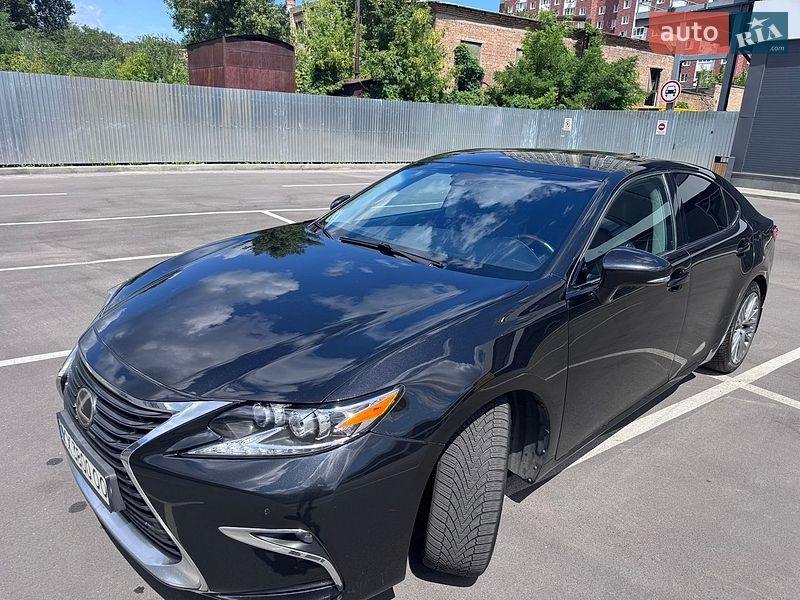 Седан Lexus ES 2015 в Киеве