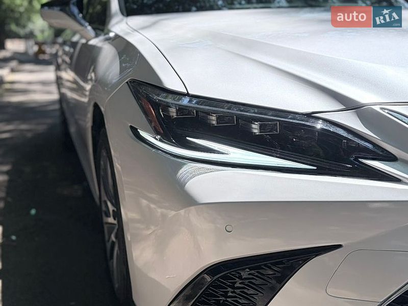 Седан Lexus ES 2021 в Одесі