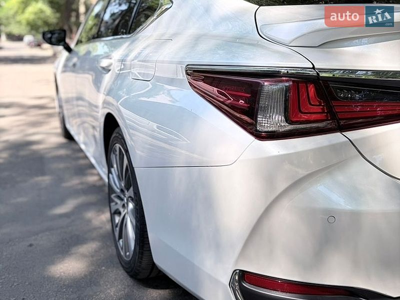Седан Lexus ES 2021 в Одесі