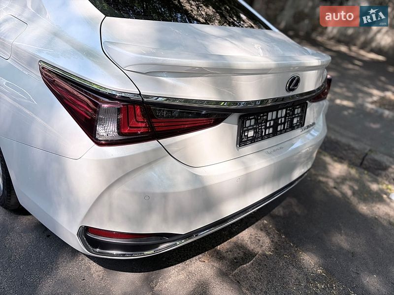 Седан Lexus ES 2021 в Одесі