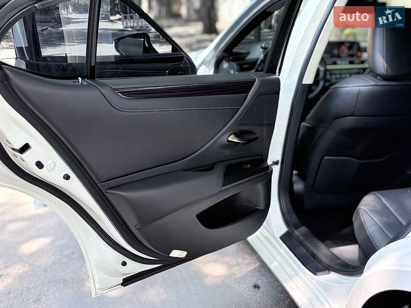 Седан Lexus ES 2021 в Одесі