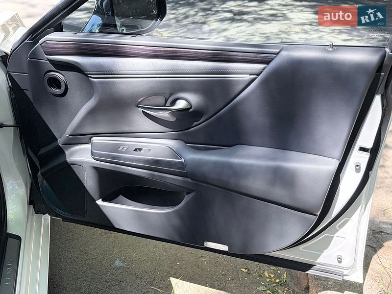 Седан Lexus ES 2021 в Одесі