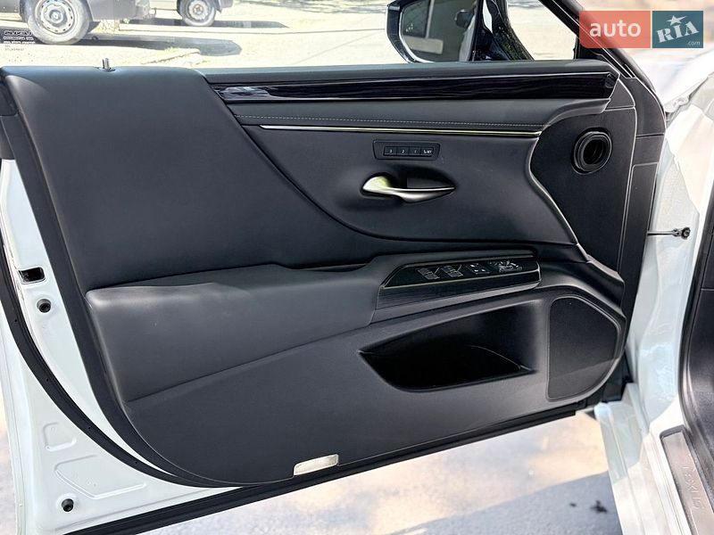 Седан Lexus ES 2021 в Одесі