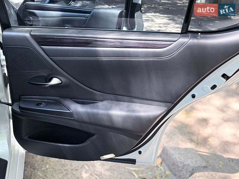 Седан Lexus ES 2021 в Одесі