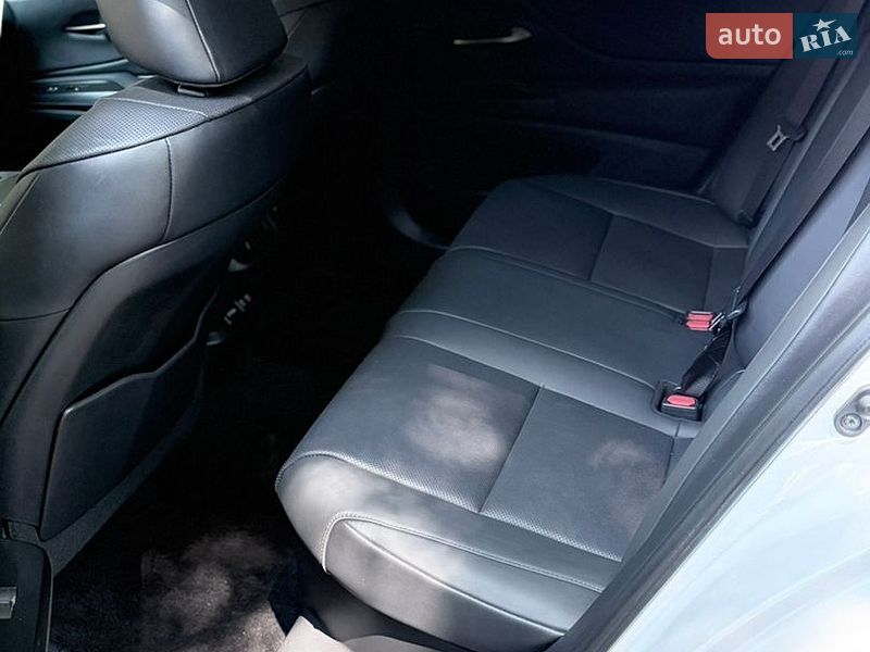 Седан Lexus ES 2021 в Одесі