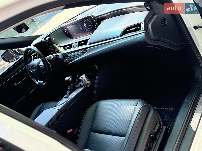 Седан Lexus ES 2021 в Одесі