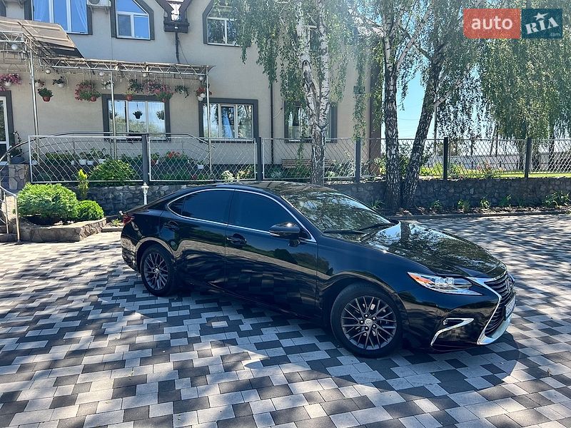 Седан Lexus ES 2018 в Чернигове