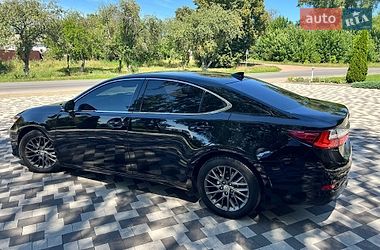 Седан Lexus ES 2018 в Чернигове