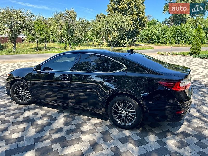 Седан Lexus ES 2018 в Чернигове