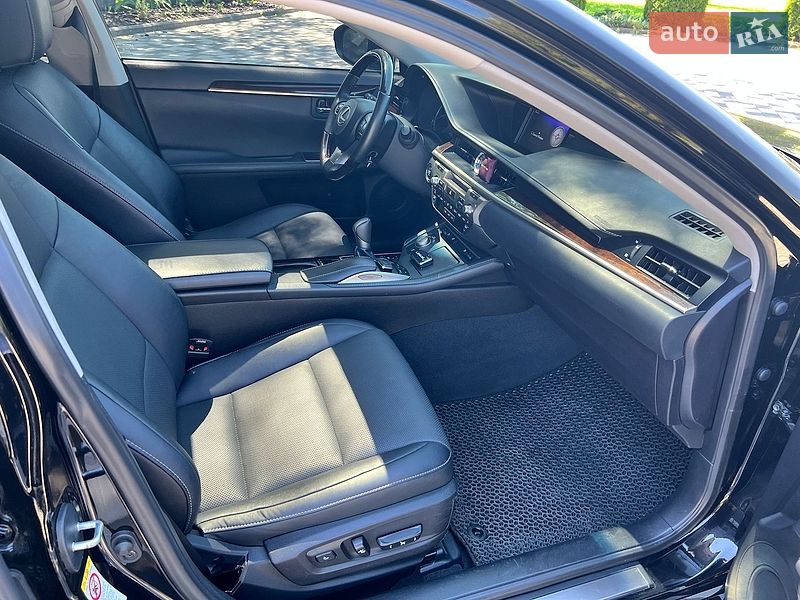 Седан Lexus ES 2018 в Чернигове