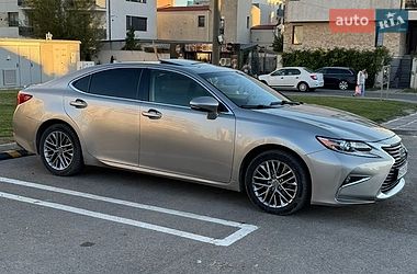 Седан Lexus ES 2014 в Ізмаїлі