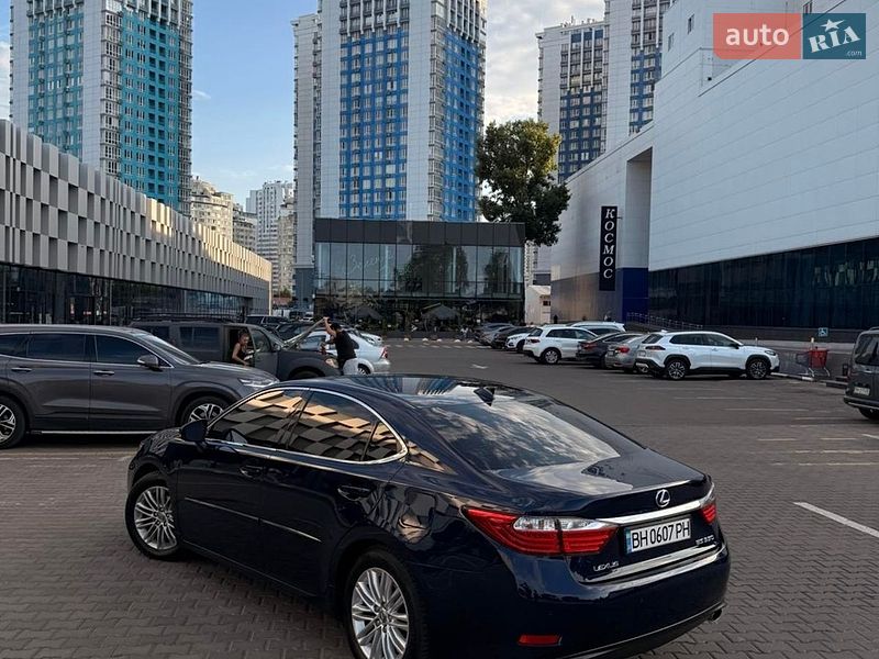 Седан Lexus ES 2015 в Одесі