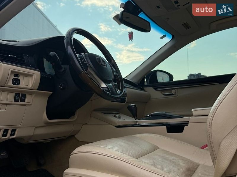 Седан Lexus ES 2015 в Одесі
