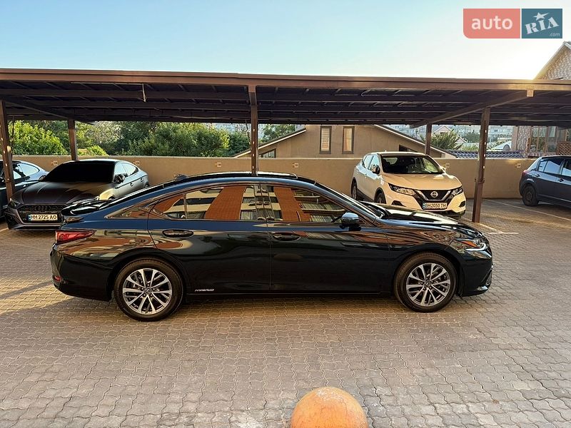 Седан Lexus ES 2022 в Одесі