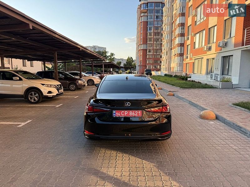 Седан Lexus ES 2022 в Одесі