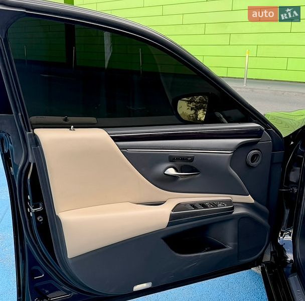 Седан Lexus ES 2020 в Києві